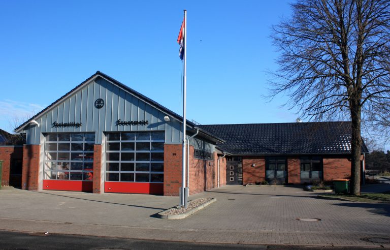 Dorfmittelpunkt: Feuerwehrgerätehaus und Gemeinderaum